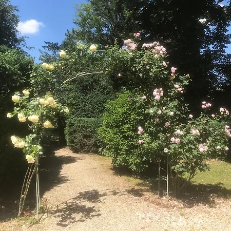 Chateau Des Charmes Bed & Breakfast *